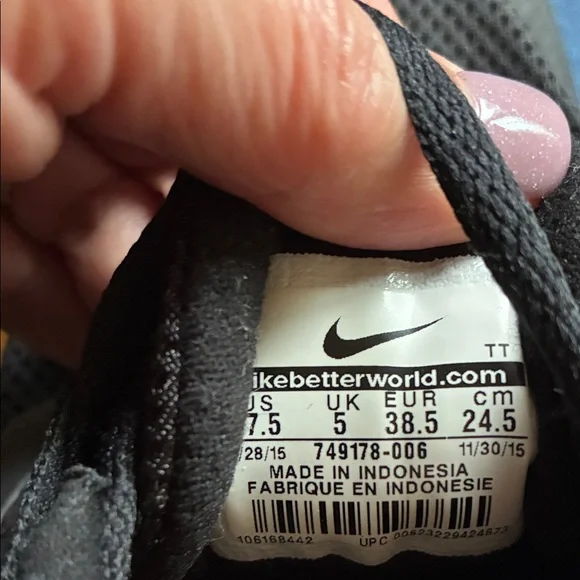 Black Nike Woman’s Flex Experience RN 4 Running Shoes, Size 7.5 - Picture 5 of 6